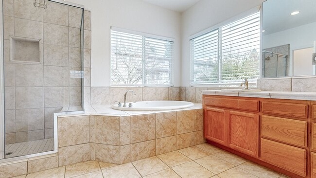 Building Photo - Desirable Skyhawk 3 bedroom Tri-Level Single Family