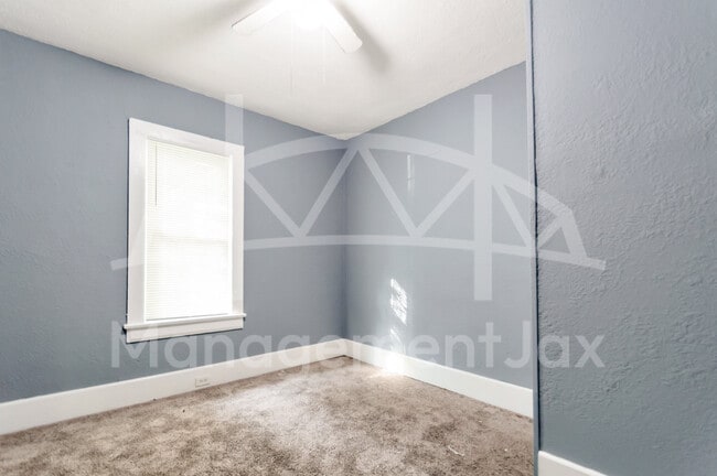 Building Photo - 2056 Moncrief Rd