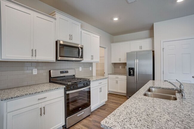 Building Photo - Modern 5-Bedroom Home Near Troutman – Showings Start November 17th