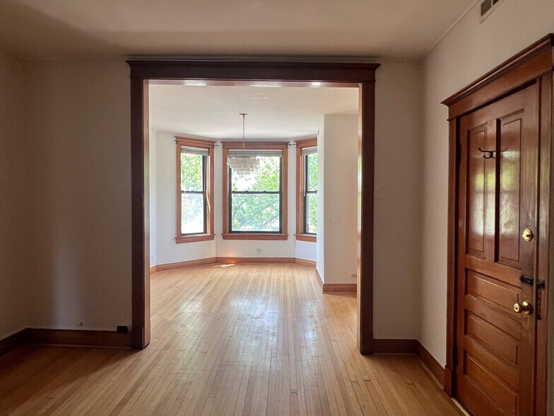 Building Photo - 909 N Campbell Ave