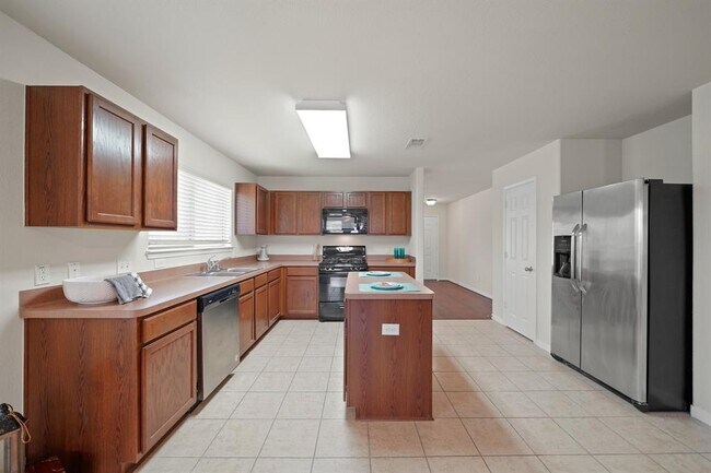 Building Photo - 1102 Honeysuckle Vine Dr
