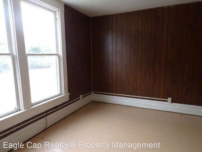 Building Photo - 3 br, 1.5 bath House - 164 E Delta