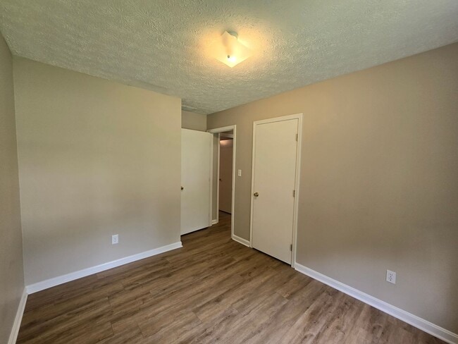 Building Photo - FOR RENT! Jeffersontown! 3 Bedrooms, 2 Full Bathrooms. $1,599/month. NEWer Paint, NEWer Hardwood ...