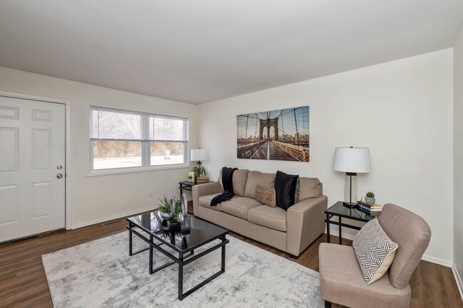 Building Photo - 2121-2123 Fairfax Road