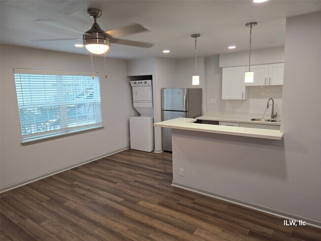 Building Photo - 815 Harvard St