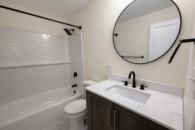 Building Photo - Updated 3BR Home with Garage and Fenced Yard