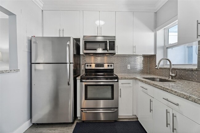 Building Photo - 315 Van Buren St