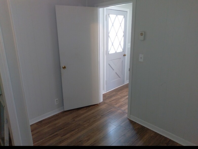 Building Photo - 122 Windsor Park Dr