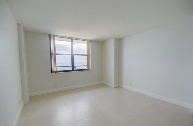 Building Photo - 2301 S Ocean Dr
