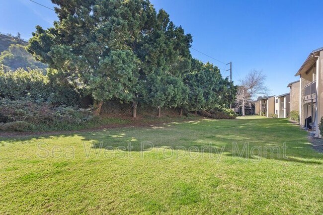 Building Photo - 820 Encinitas Blvd