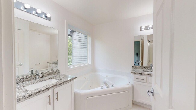 Building Photo - 3046 Barclay Way