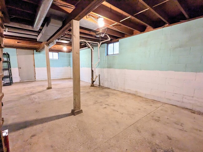 Building Photo - 28 Glen Ave