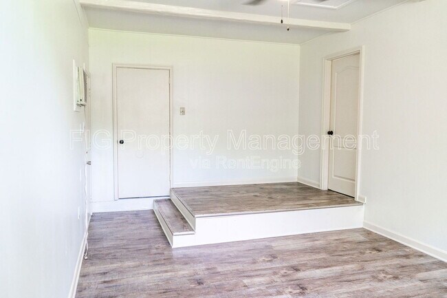 Building Photo - 4610 Sullivan Rd