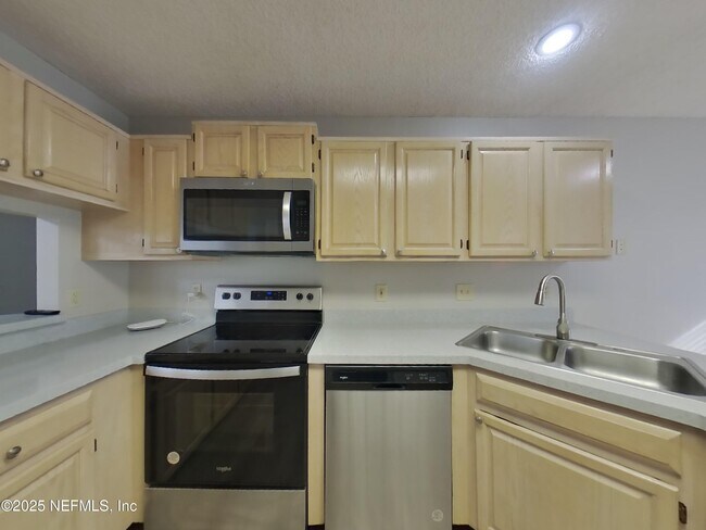 Building Photo - 3373 Millcrest Pl