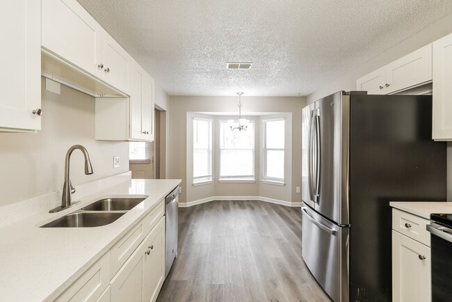 Building Photo - 548 Edward Rutledge St