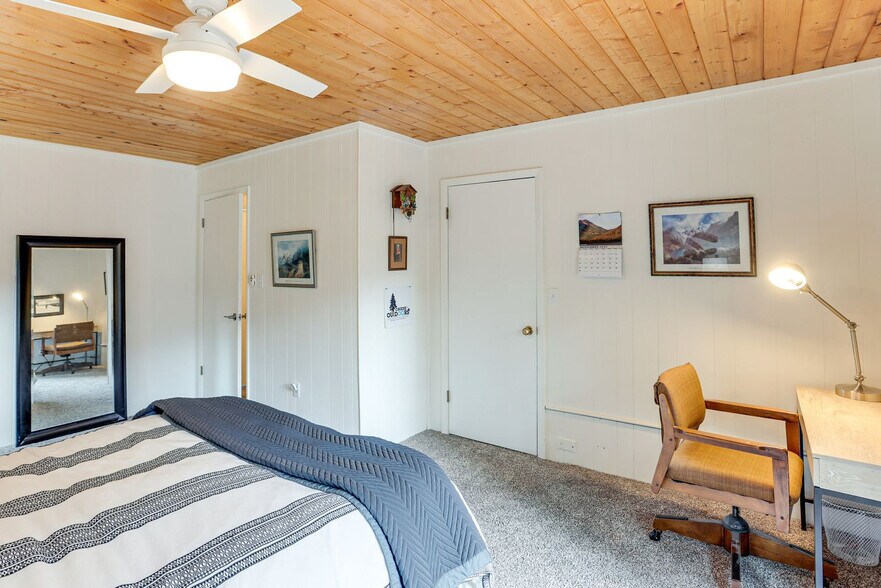 Building Photo - 420 N Pinecrest Dr
