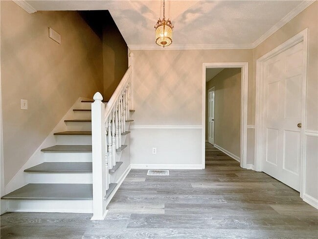 Building Photo - 2315 Hudson Dr SW