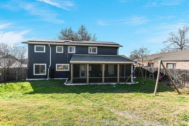 Building Photo - 7105 Meadowood Dr