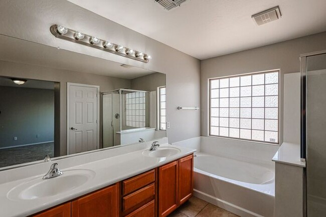 Building Photo - Welcome to this spacious 4 bedroom, 2.5 ba...