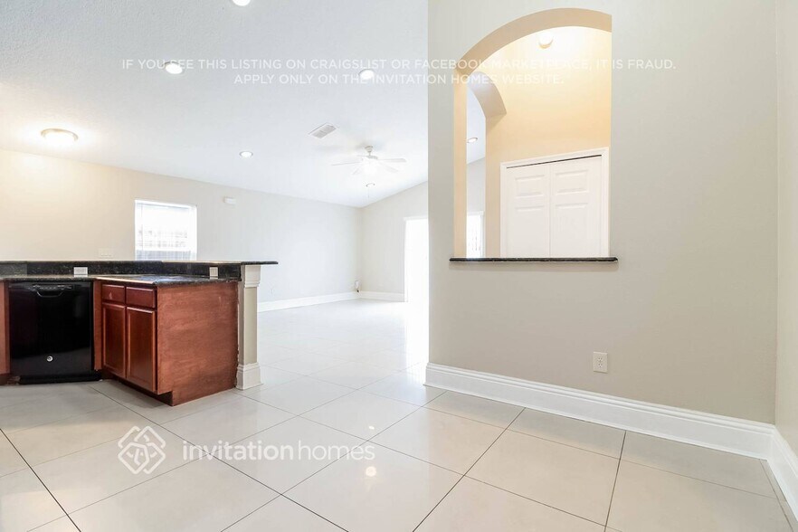 Building Photo - 7918 Hidden Hollow Dr