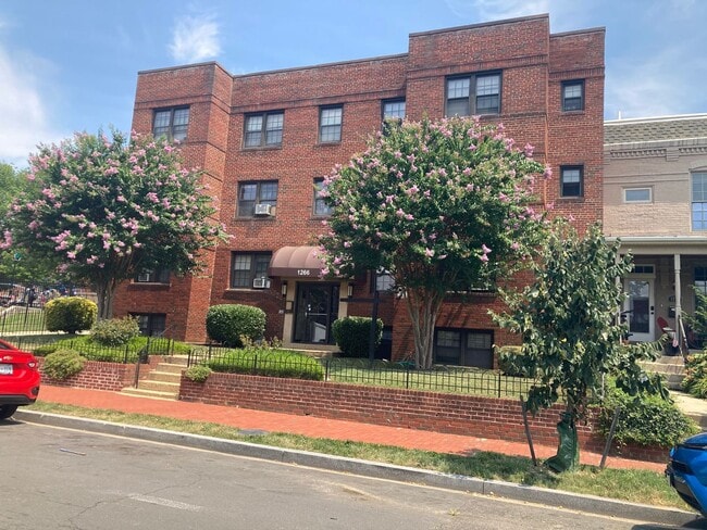 Interior Photo - 1266 MORSE ST NE