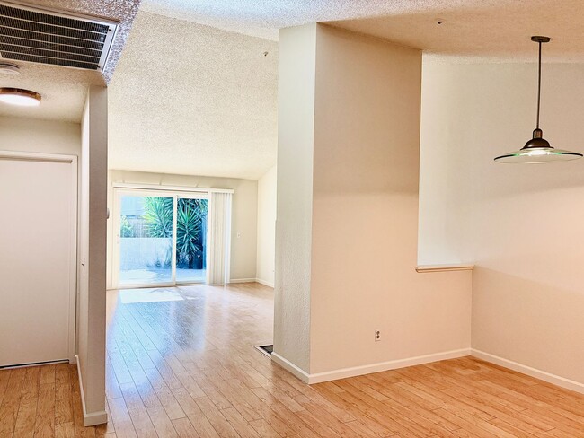 Building Photo - House like 2bed/1.5 Bath Condo with Spacious Corner Yard and 2 Car Garage