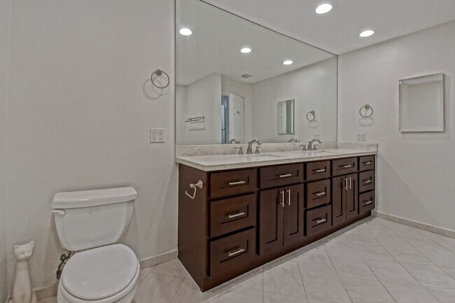 Building Photo - NICELY REMODELED, 2BR2.5BA, 1700 SQ FT CON...