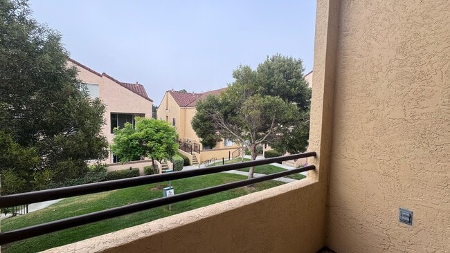 Building Photo - 1 Bedroom in Venetian Gated Community