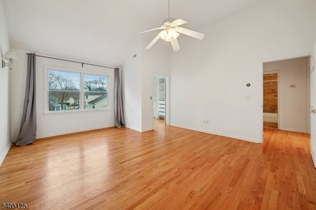 Building Photo - 17 Grove St