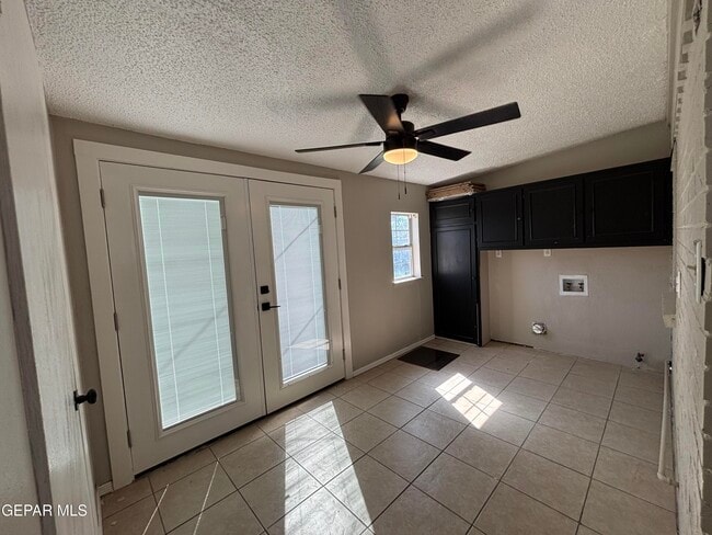 Building Photo - 201 Romeria Dr