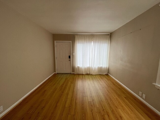 Building Photo - 231 13th St