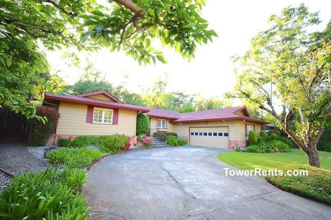 Building Photo - Santa Rosa: 3 bedroom, 2 1/2 bath Home wit...