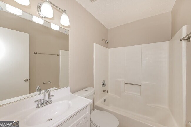 Building Photo - 353 Knollwood Ln
