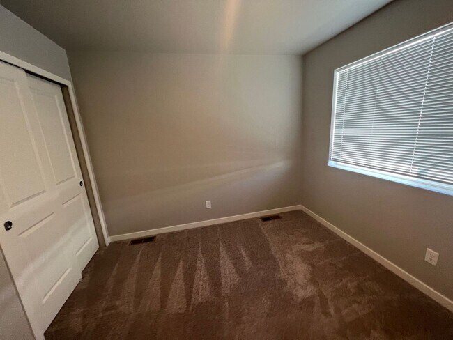 Building Photo - Fantastic Townhome in Ault