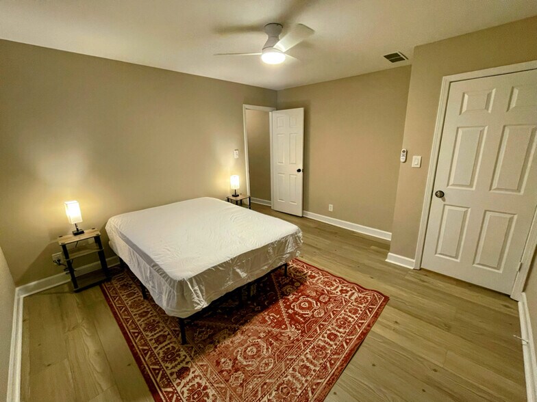 Primary Photo - 5179 Beech Forest Dr SW