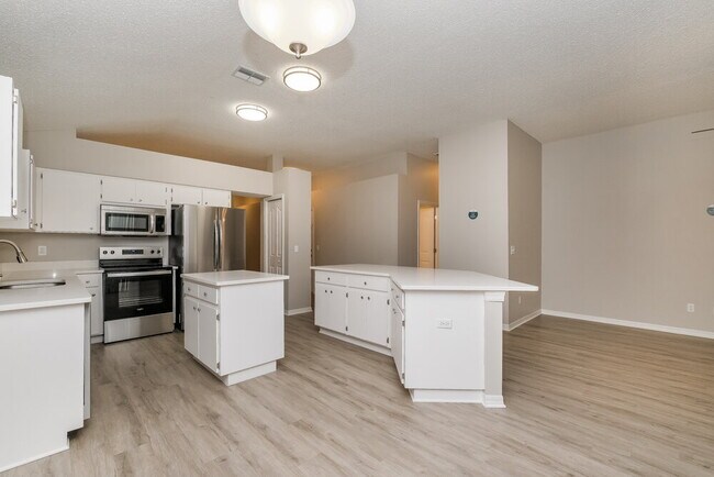 Building Photo - 5660 Paddock Trail Dr