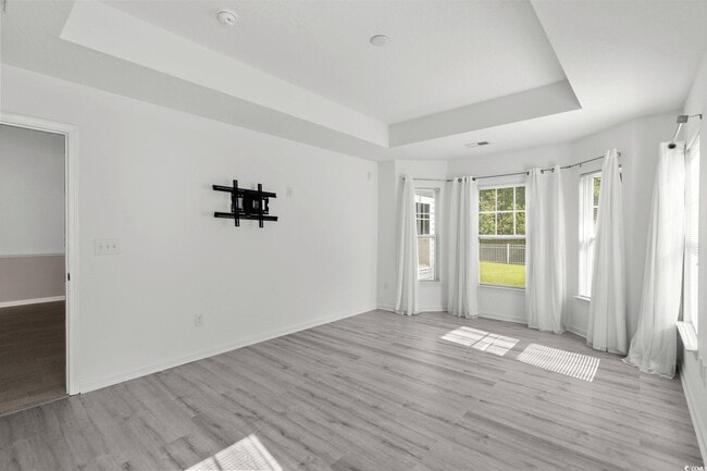 Building Photo - 733 Old Castle Loop Rd
