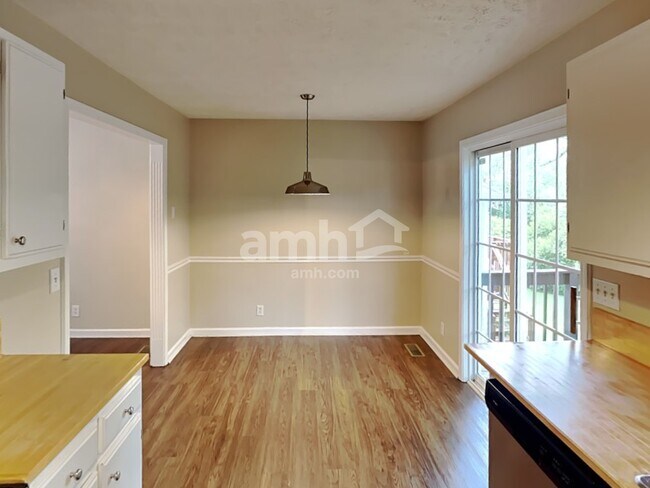 Building Photo - 7827 Rainey Dr