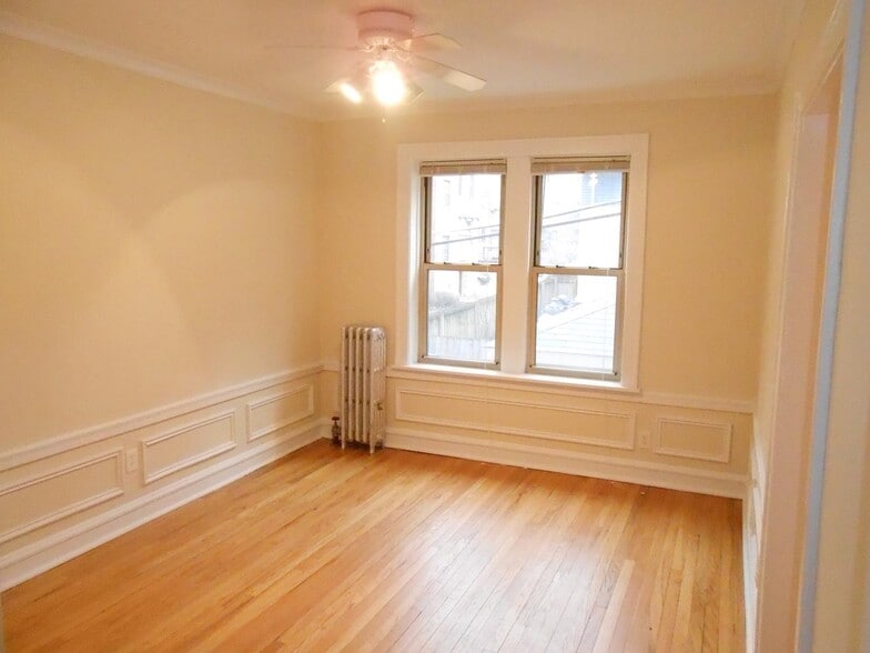 Building Photo - 914 Crain St