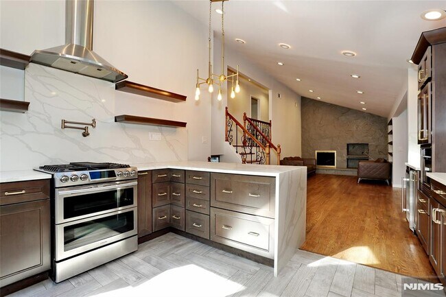 Building Photo - 69 Pittis Ave