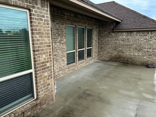 Building Photo - 105 Sandstone Ln