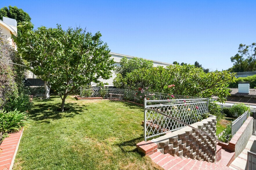 Building Photo - 11861 Laurelwood Dr