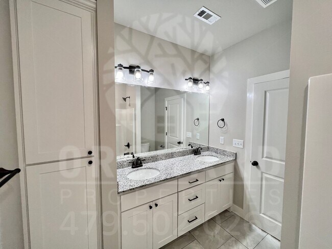 Building Photo - 579 Bradford Dr