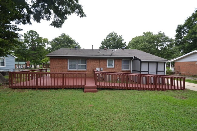 Building Photo - 3BR Ranch – Near Whitewater Center & I-485