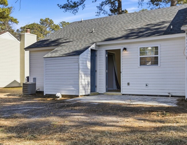 Building Photo - 2bed/1bath Duplex