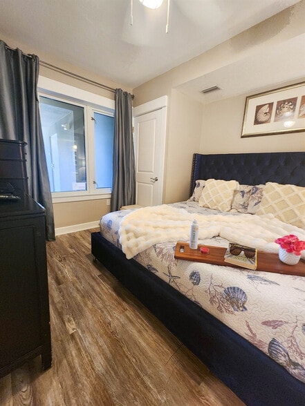 Building Photo - 11832 Front Beach Rd