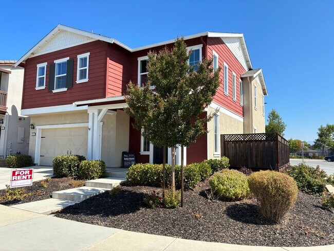 Building Photo - Spacious 3BR House in Gilroy