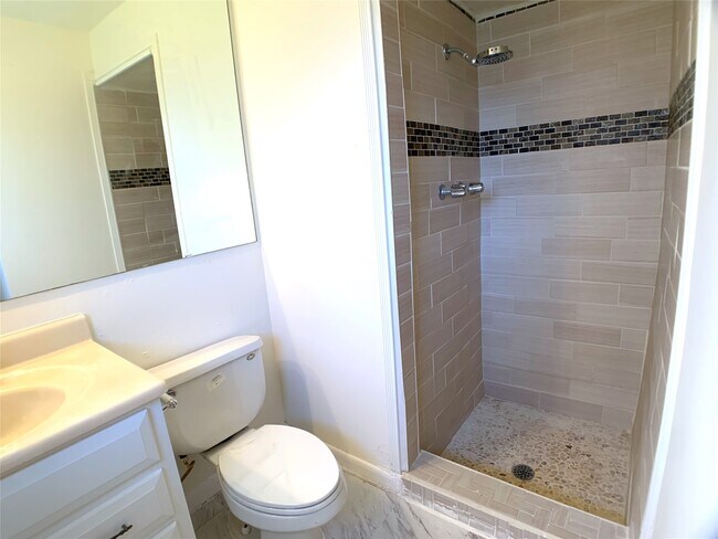 Building Photo - 13611 Elm Ct