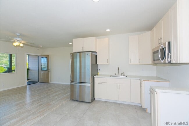 Building Photo - 1915 Kalihi St