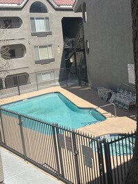 Building Photo - upper level with balcony - Boulder City